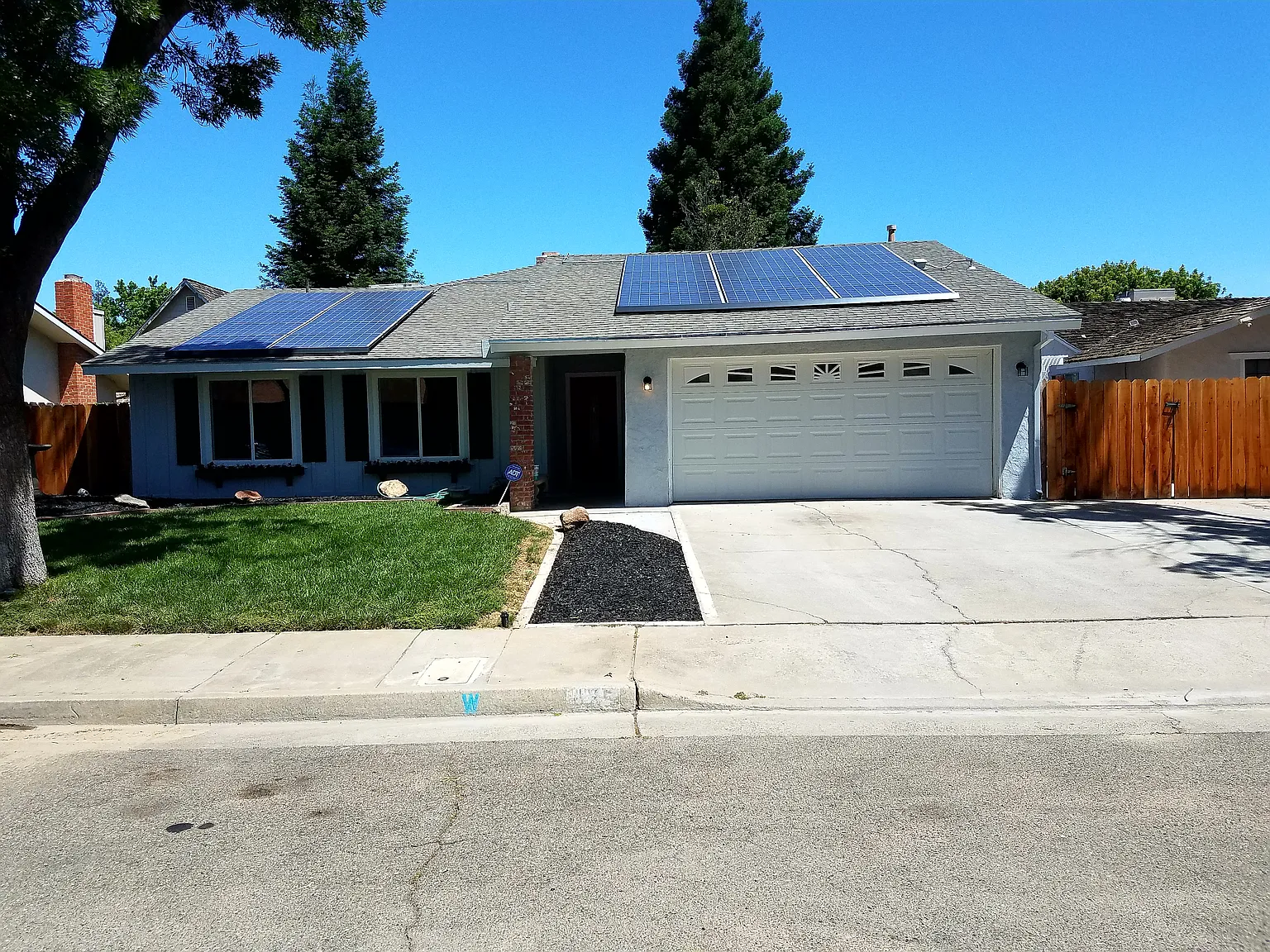 635 Monterey Ct photo 1