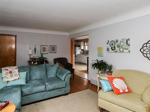 4th image of 9635 Farmcrest Dr