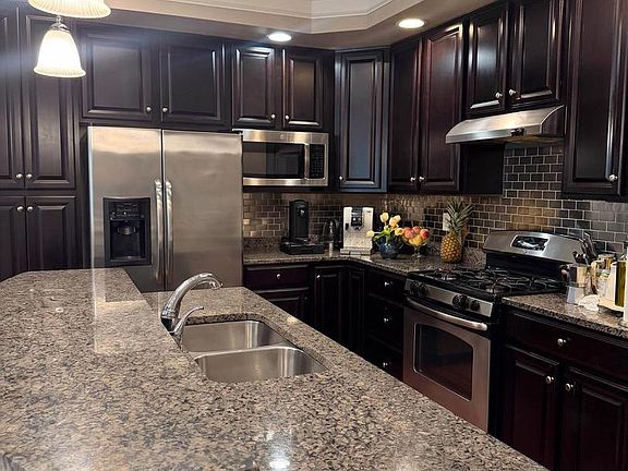 5th image of 364 Urban Ave #364