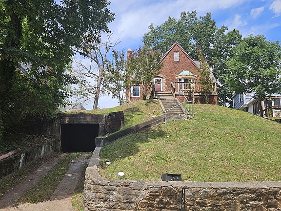 2nd image of 1727 Massey Cir