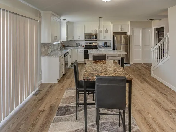 221 Americana Cir, Fairview Heights, IL 62208