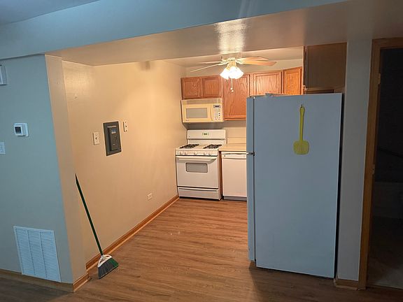 3rd image of 5858 W 87th St APT 1D