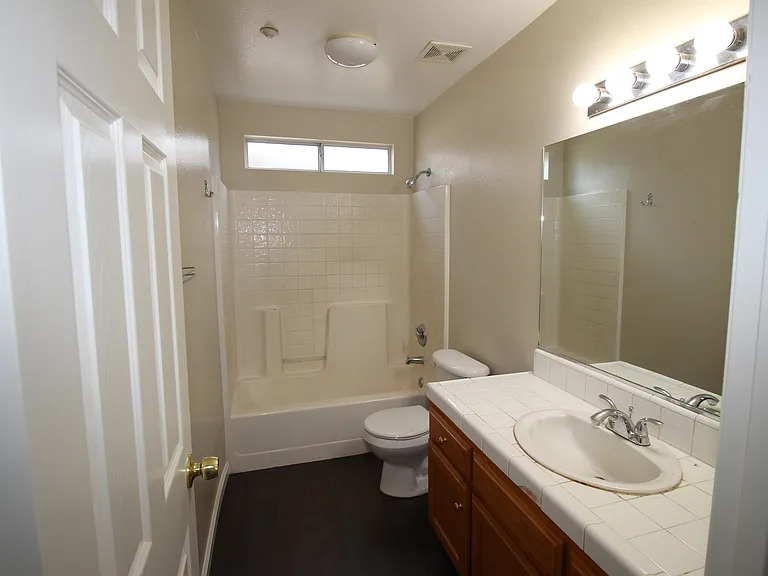 5325 N Rosalia Ave — Photo 15