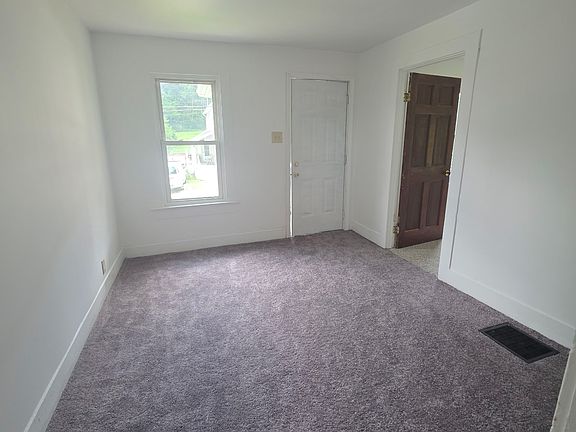 5th image of 419 Luck Ave