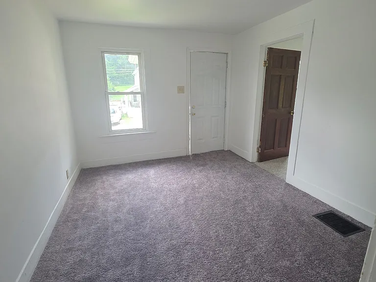 419 Luck Ave — Photo 5