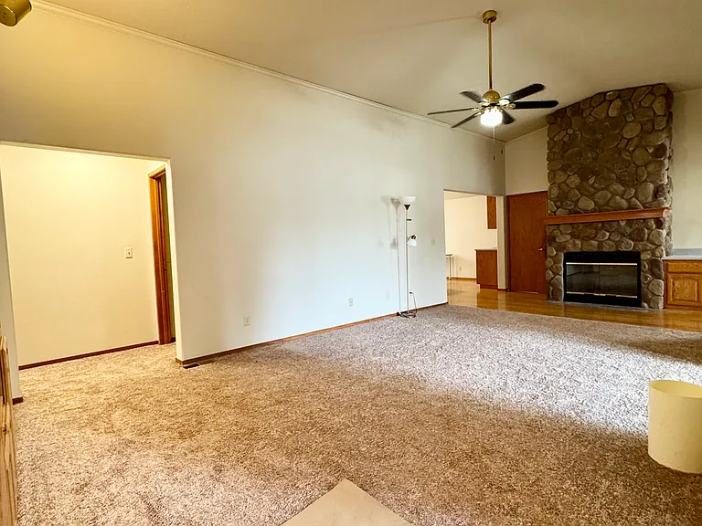 721 William Ct — Photo 6