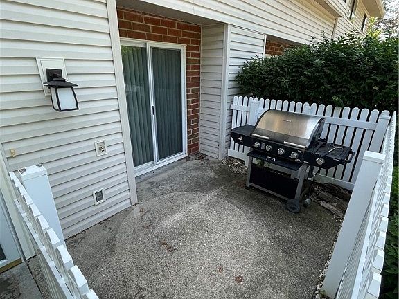 2nd image of 4314 Hyde Park Unit 5