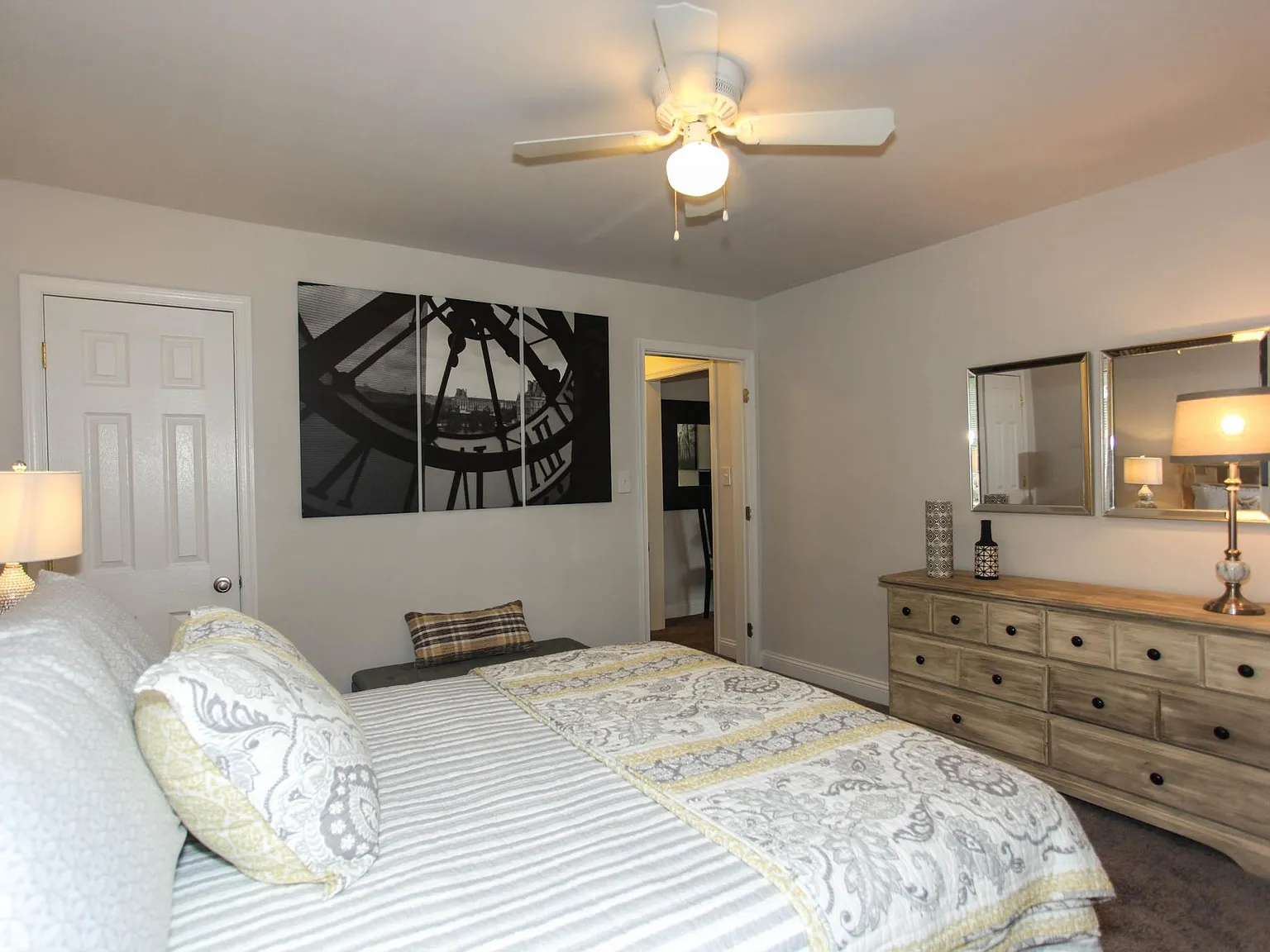 College Gardens Apartments and Townhouses — Photo 3