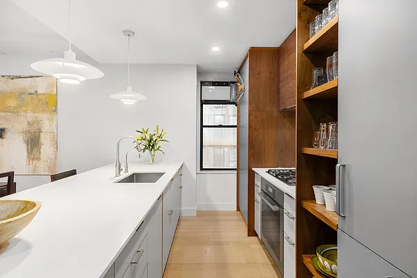 Sold by Sotheby's International Realty | media 6