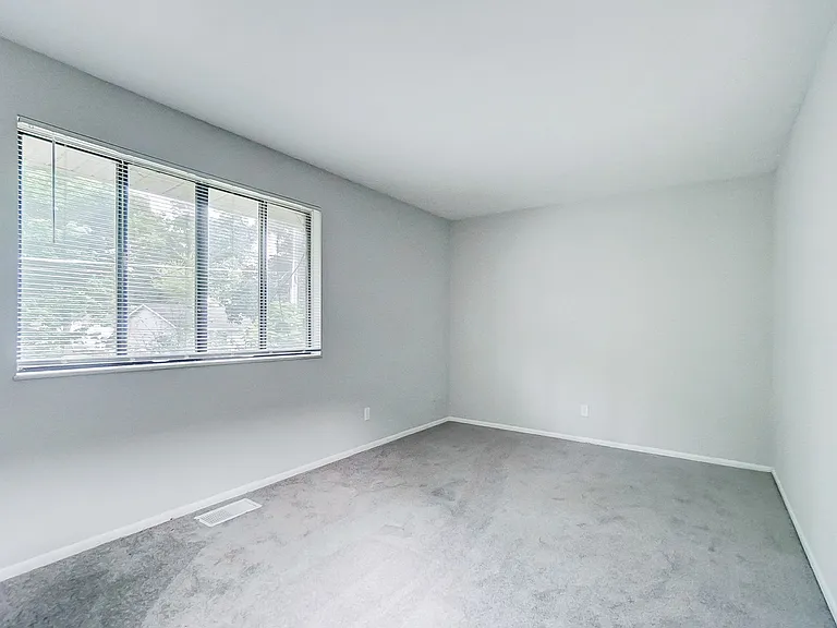 Fairview Court Apartments — Photo 25