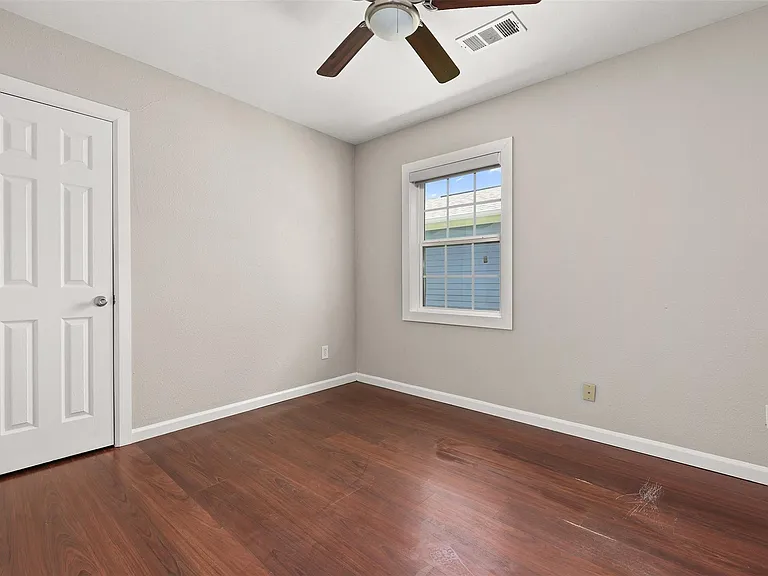 2318 Pecan St — Photo 15