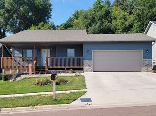 1725 E Tracy Ln, Sioux Falls, SD 57103
