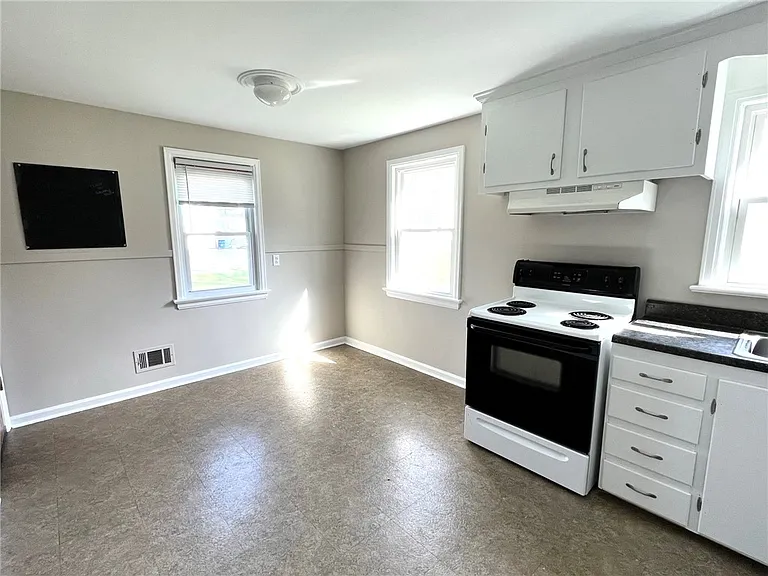 2431 Westside Dr — Photo 4
