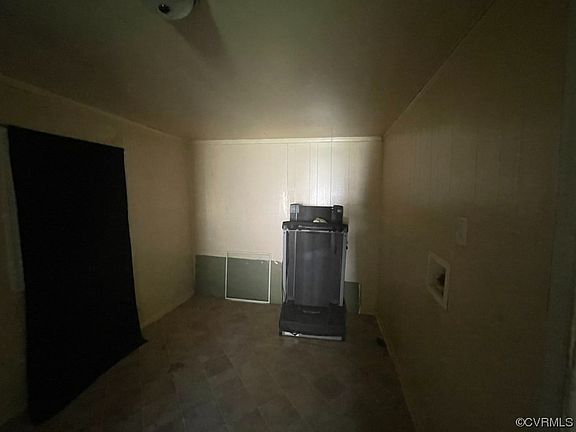 5th image of 225 Graham St