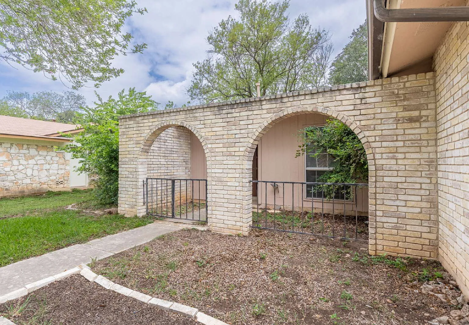 3 bed, 2.0 bath, 1409 sqft, $1,495 — Photo 4