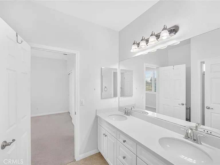 1617 Camden Ct — Photo 24
