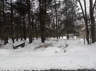 36 Old Silver Mine Trl, Gouldsboro, PA 18424