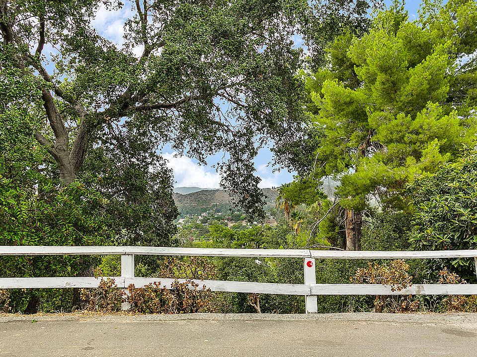 1st image of 1943 Escarpa Dr