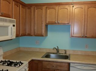 710 Meadowview Ln #710, Mont Clare, PA 19453