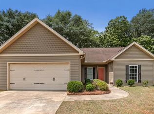 141 Gracebrook Ct, Headland, AL 36345