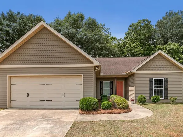 141 Gracebrook Ct, Headland, AL 36345