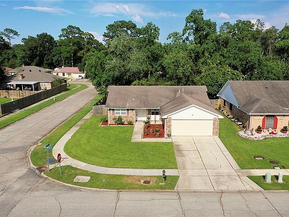 3rd image of 118 Bishops Dr