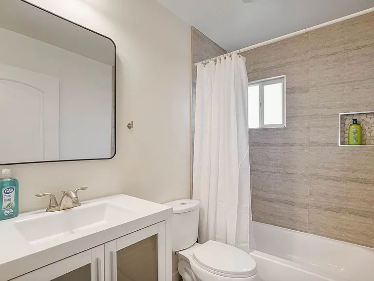 120 N Rowan Ave — Photo 32