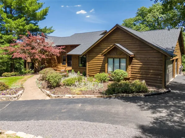 16618 Caulks Creek Rdg, Chesterfield, MO 63005