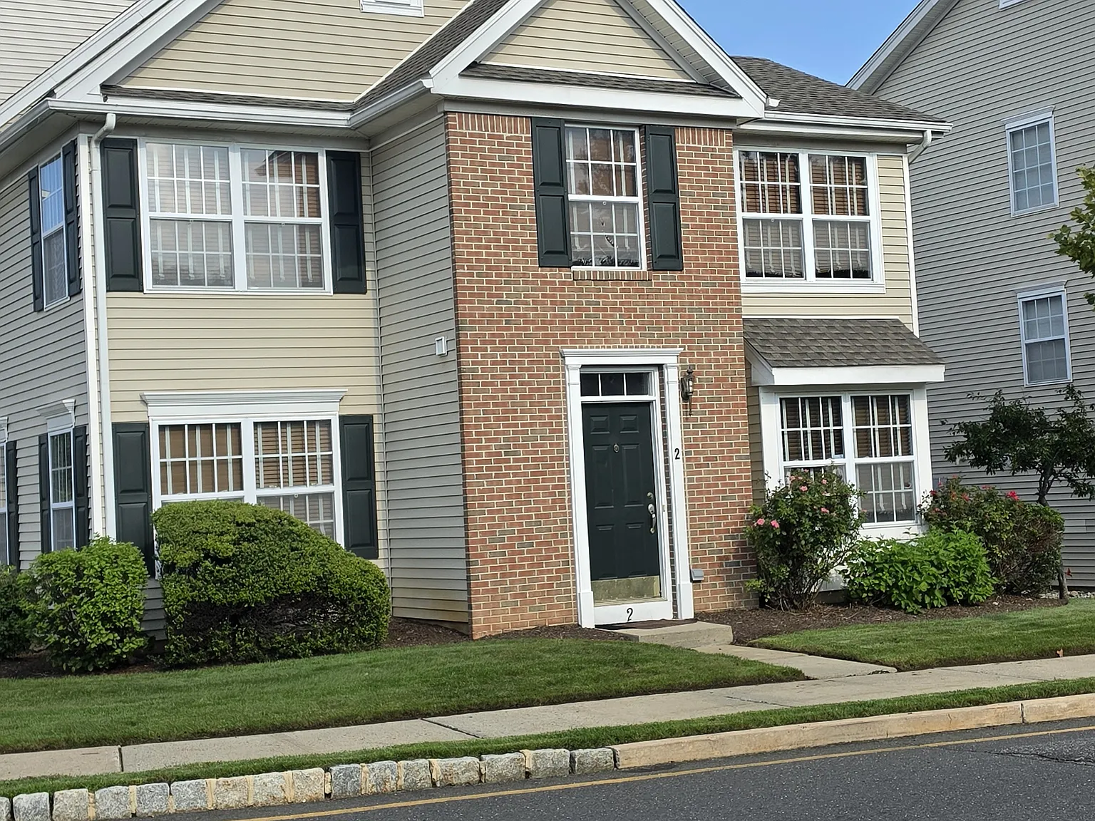 3 bed, 2.5 bath, 1500 sqft, $3,500 — Photo 1