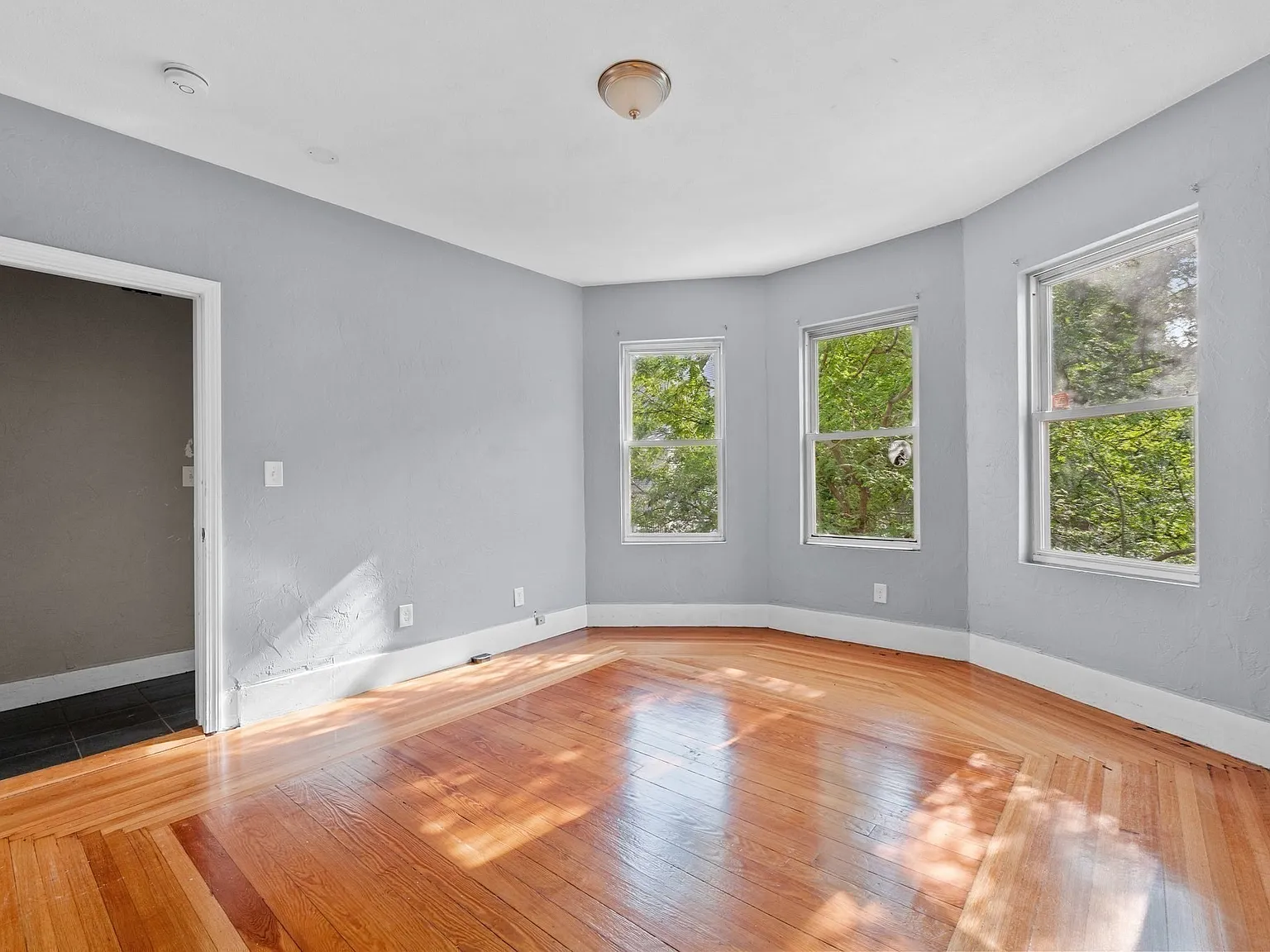 4 bed, 1.0 bath, 1410 sqft, $3,300 — Photo 4