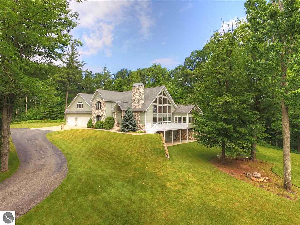 1st image of 593 White Pine Dr