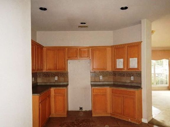 3rd image of 1491 Bluff Frst