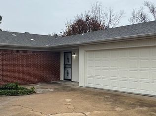 1019 N Roselawn Dr W, West Memphis, AR 72301