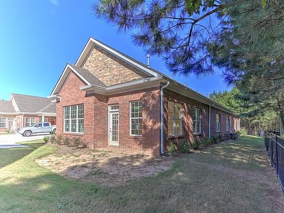 4th image of 203 Haven Cir