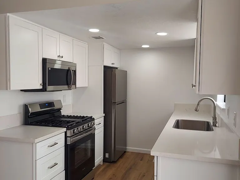 612 W Graaf Ave — Photo 5