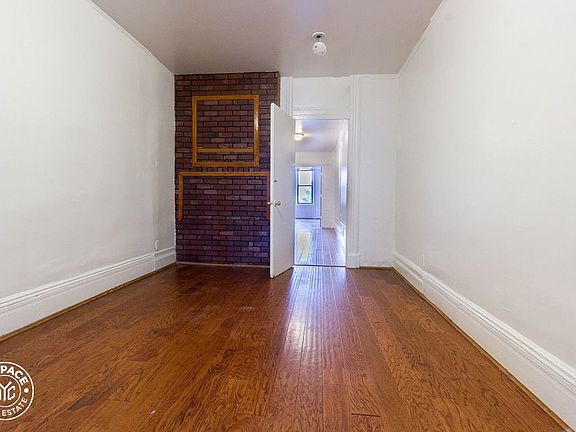 4th image of 546 Hart St APT 3R