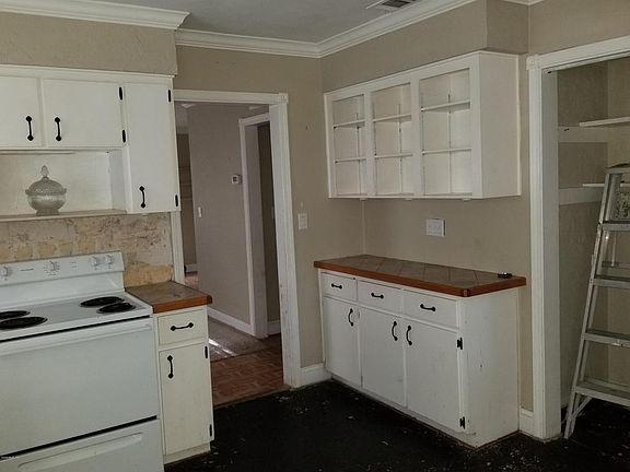 4th image of 1310 NE 11th Ave