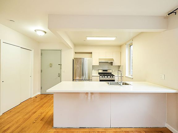 5th image of 2517 Voorhies Ave #1C