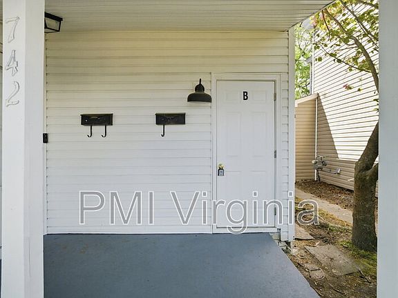 2nd image of 742 Mount Vernon Ave #B