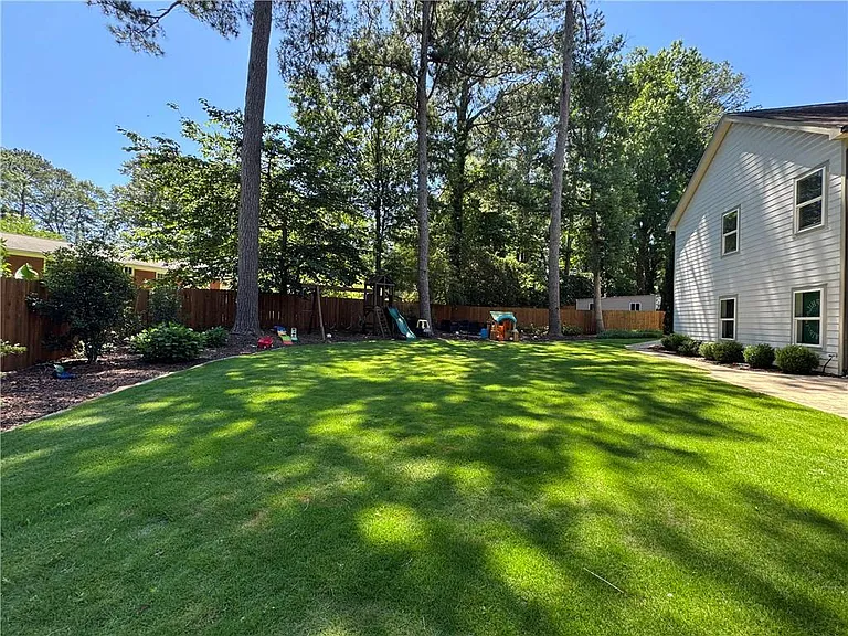 859 East Ave — Photo 8