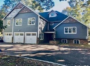 31 Valentine Rd, Shoreham, NY 11786