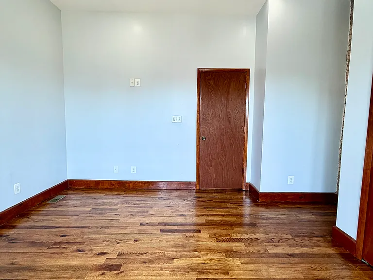 916 Whitelock St #200 — Photo 29