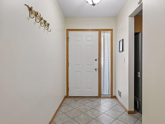 5th image of 11521 Poppy St NW