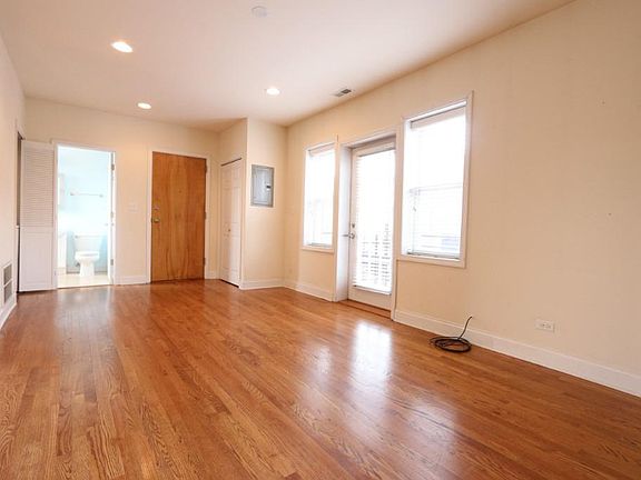 4th image of 4330 N Sacramento Ave APT 3E