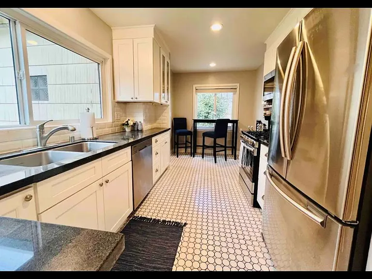 270 E 5th Ave — Photo 19