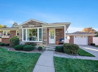 9702 Reeck Rd, Allen Park, MI 48101