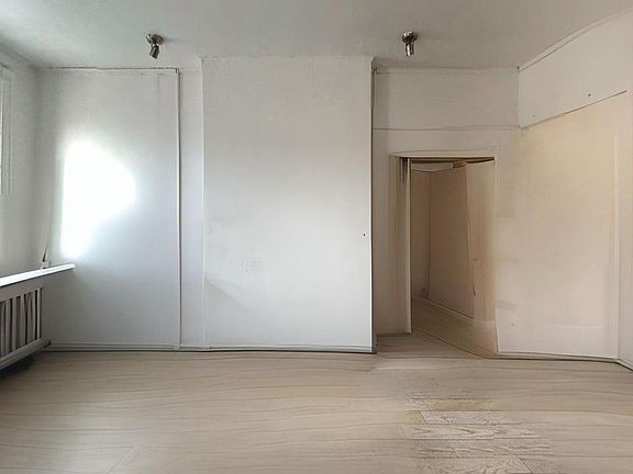 5th image of 232 Lexington Ave #2