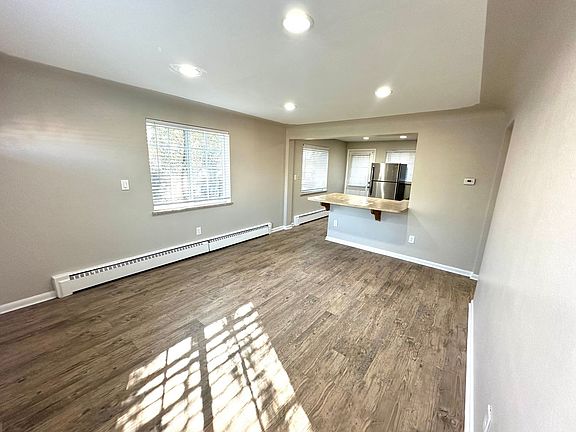 2nd image of 1245-1255 Allison St #3B-2Ba-960Sqft