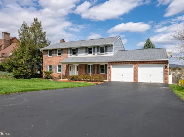 37 Estates Dr, Reading, PA 19606