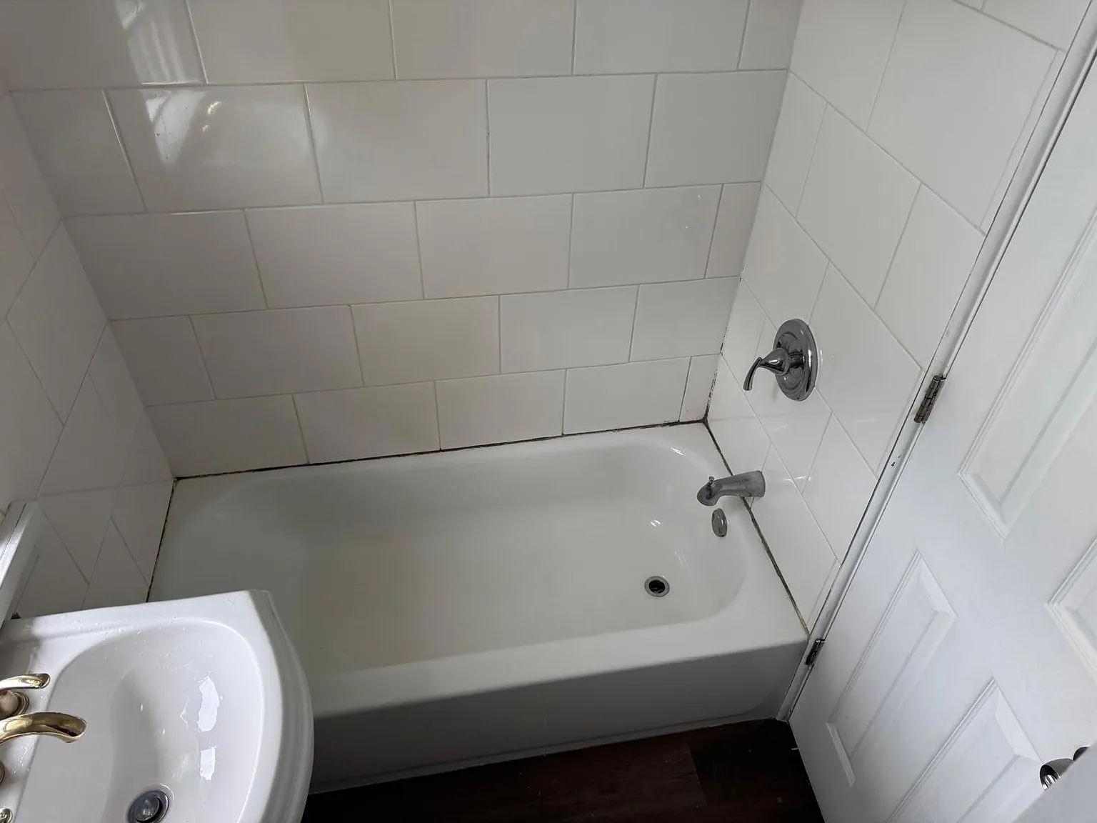 2711 S Hamlin Ave — Photo 4